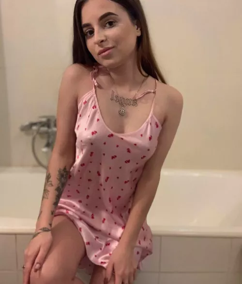 Think you can fit inside my ass? Perfect wife for u daddy