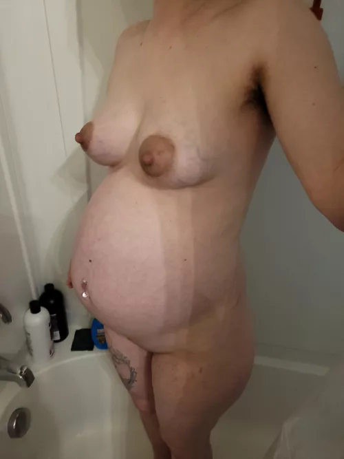 this preggo belly is ready to pop! and these tits need a hot mouth 🥵😈