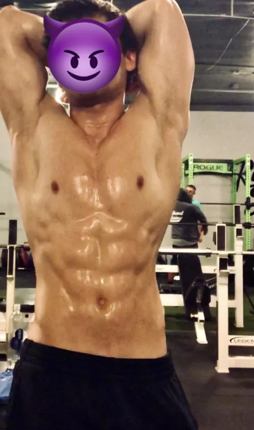 V check at the gym 😎