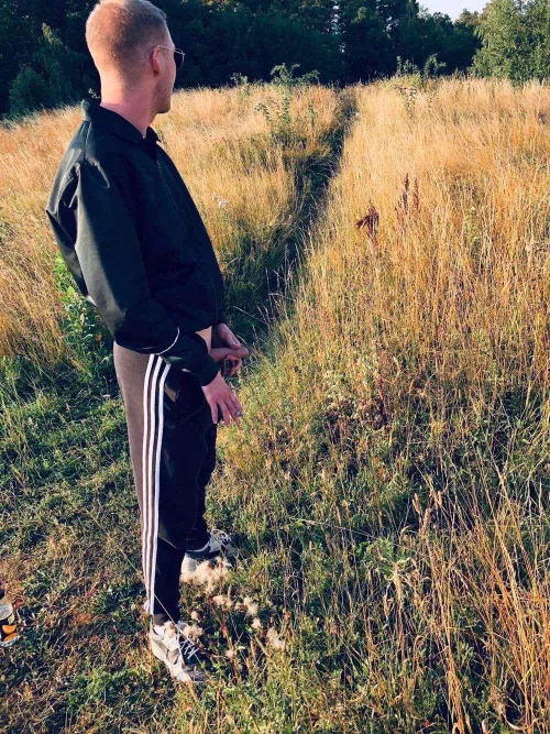 Wanna see me do a risky public jerk off? 😁🍆 dm me