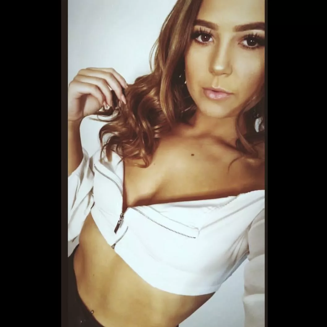 when i find a good outfit the day starts well and can only become better, (don't u agree?)