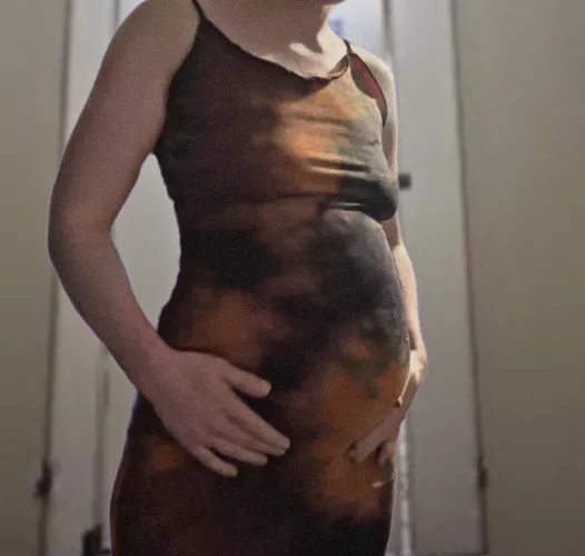 When your friends insist on going clothes shopping after breakfast not knowing I just ate my body weight in pancakes and it hurts to stand let alone walk 😣