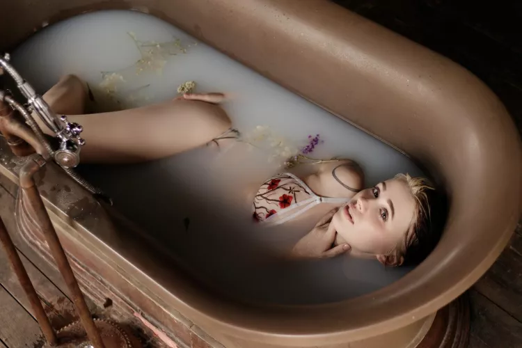 Would you come to tub with me?