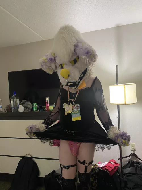 Yeen in his undies once again, check body text ;3