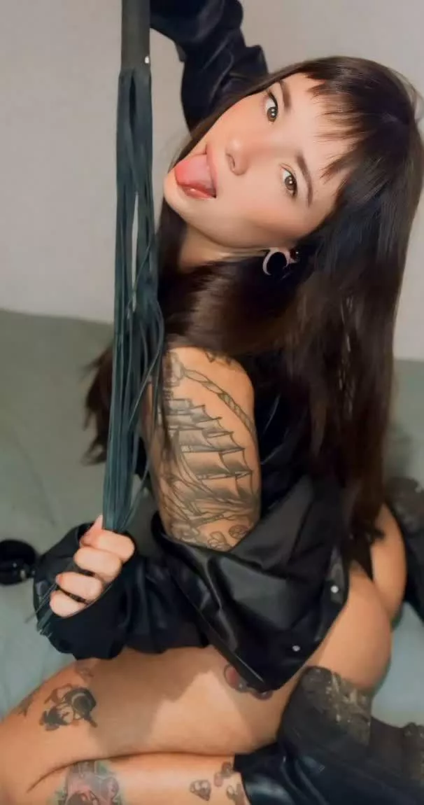 You can give your ass to me in any position.