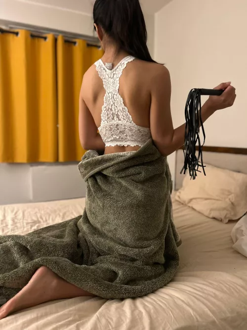 Your slut is ready for whipping daddy 