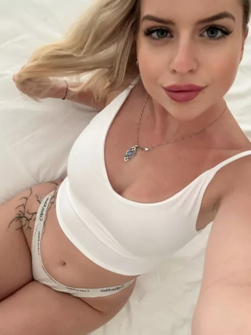 19 y/o and all natural can i be your fuckbuddy