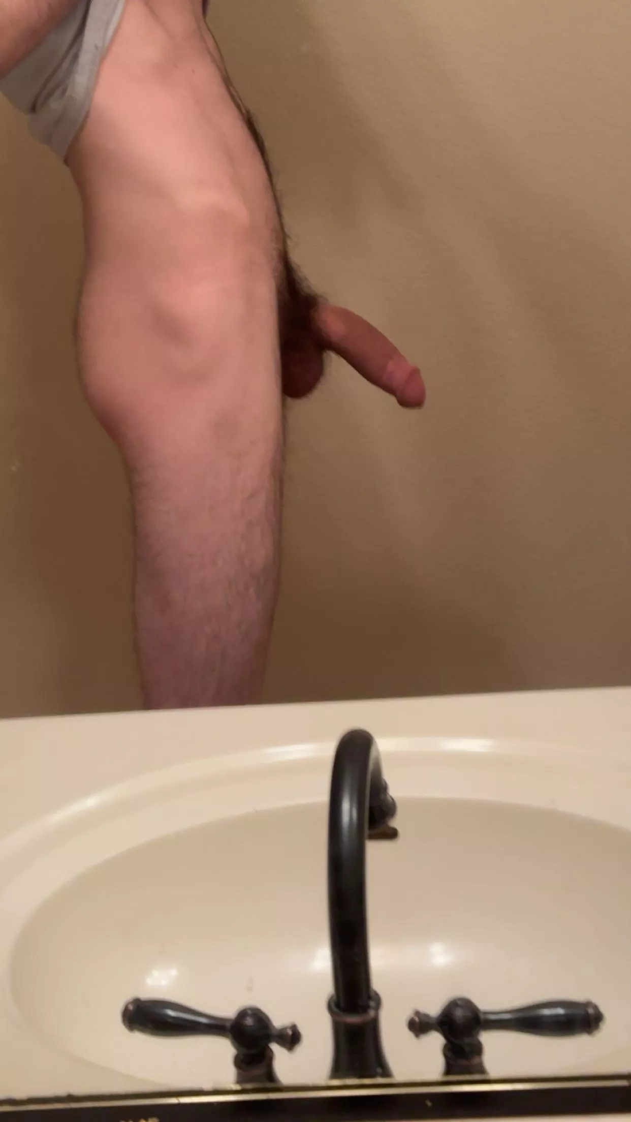 21. Looking for older. 40+ preferred. Dm