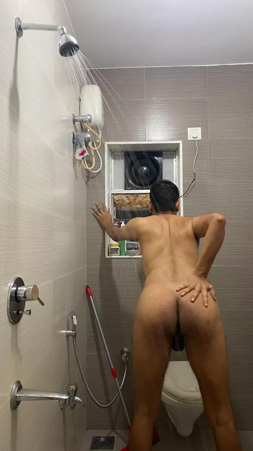 22 bottom here would you like to fuck me??