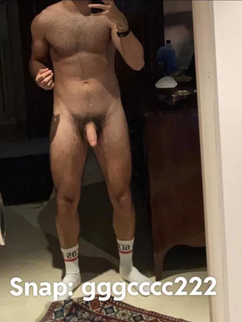๐ฎ๐น22 hairy vers horny asf snap in pic