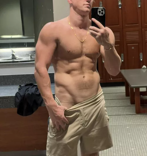 A fresh pump before heading out on a Friday night. Who’s coming with me?