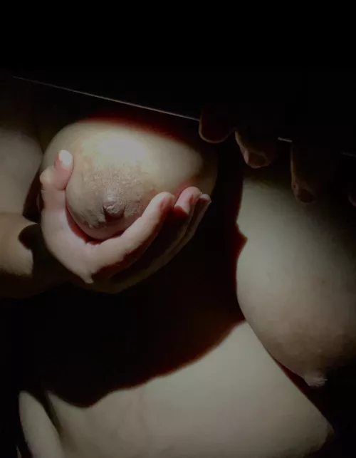 anyone gonna be at boracay around may 9? tit(f)uck my virgin boobs pls 🥲