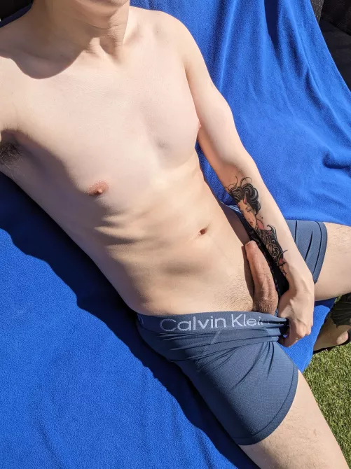 Anyone wanna sunbathe w me?