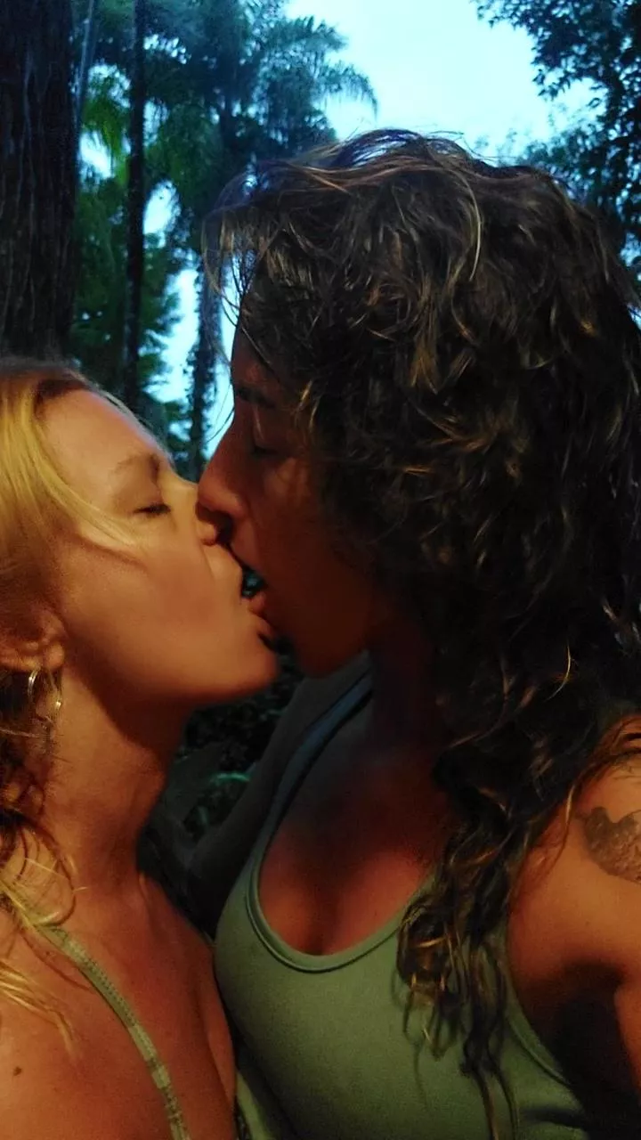 Are you into GG kisses? 