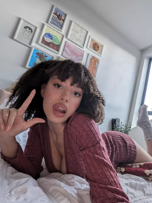 Brave enough to have a sleepover with me ? 🤭