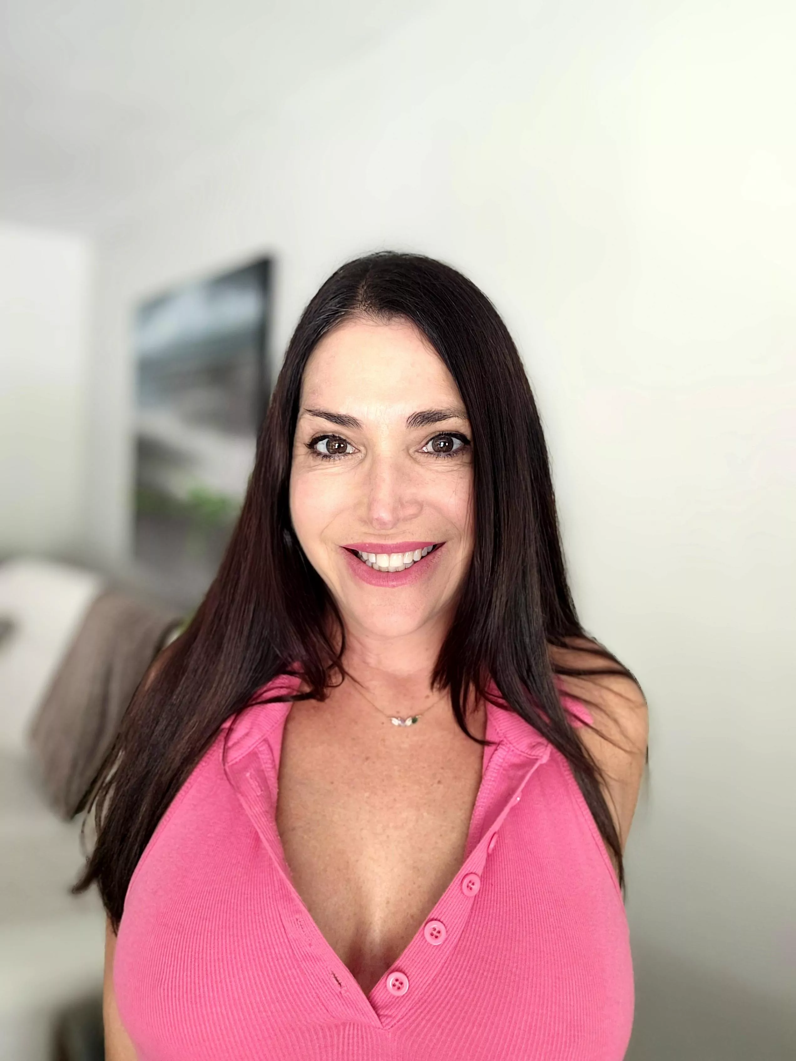 Brunettes where pink better