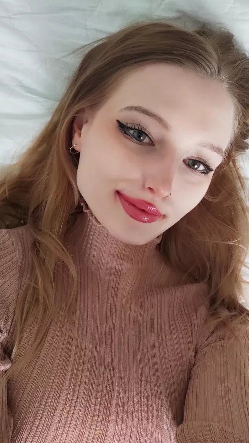 Classy and wearing lipgloss, what do you think? 