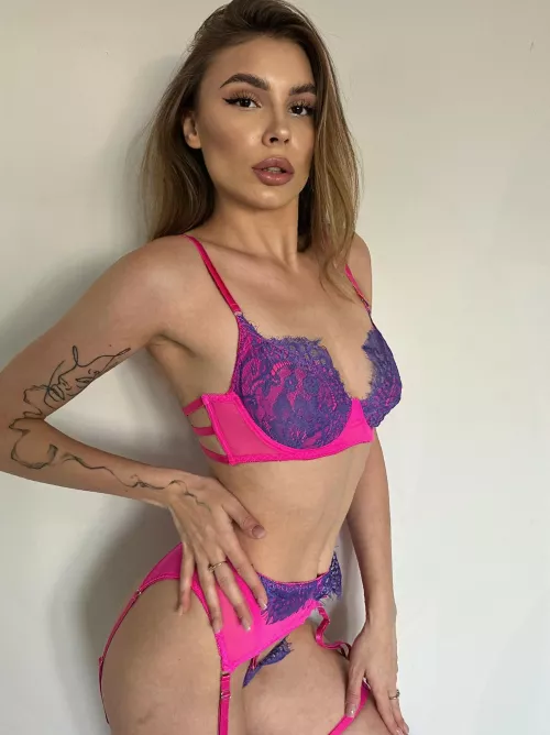 Come to kiss my nipples :)