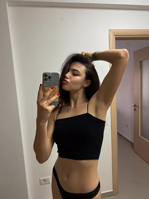 Do you think if I raise my hands in a public place, armpit lovers will want to meet me?