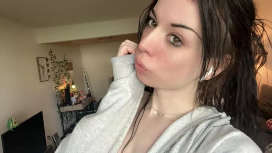 do you think I’m pretty? 🥺