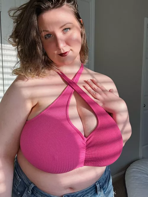 Does this top look better on... or on the floor