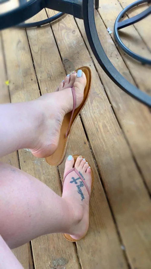 Enjoying the weather to your not here enjoying worshipping me 💁‍♀️