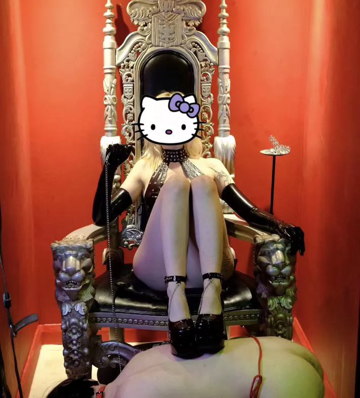 Every good slave knows it’s place. (18F)