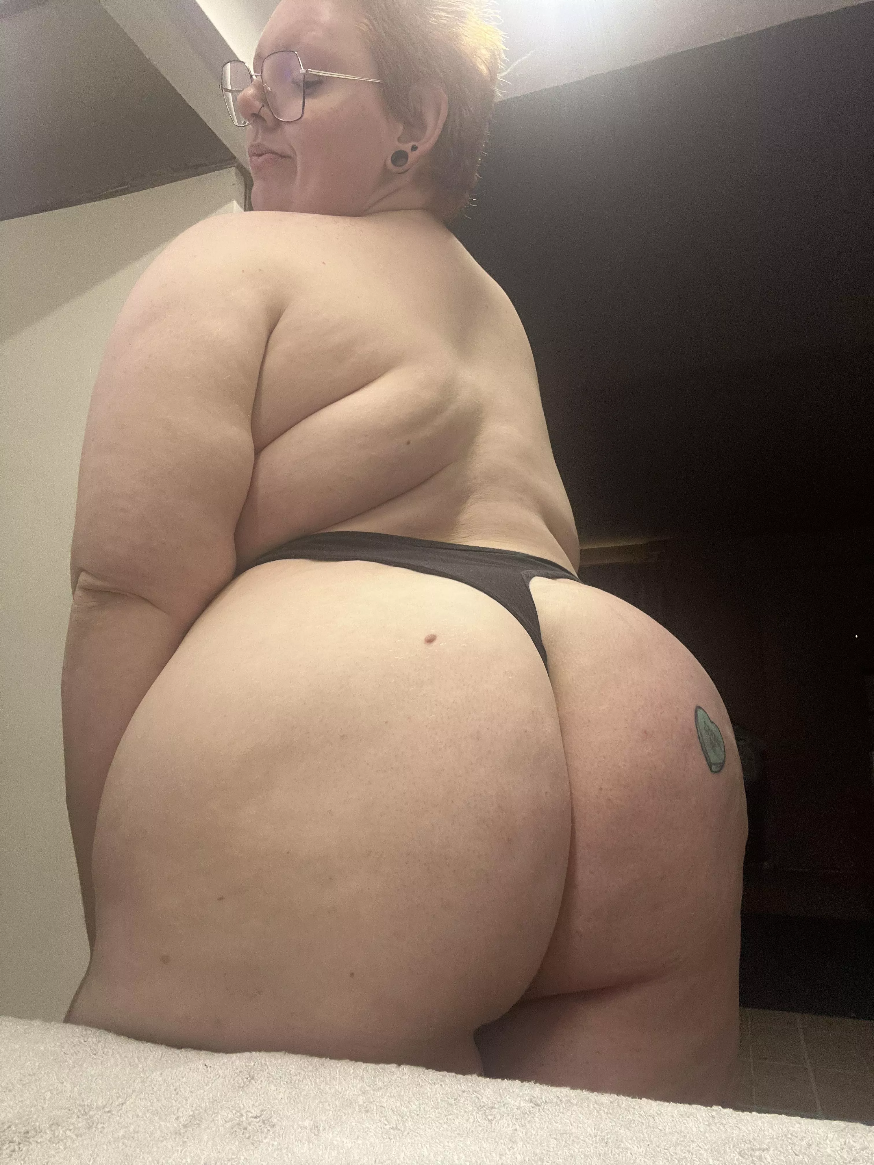 fat bottom girls make the ‘rockin world go ‘round