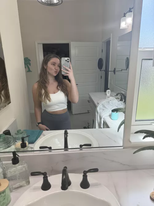 Felt cute in this croptop so decided to share it!