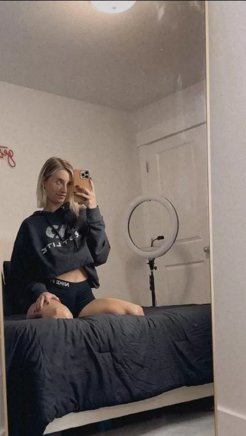 Follow me here @ariaonlyxo