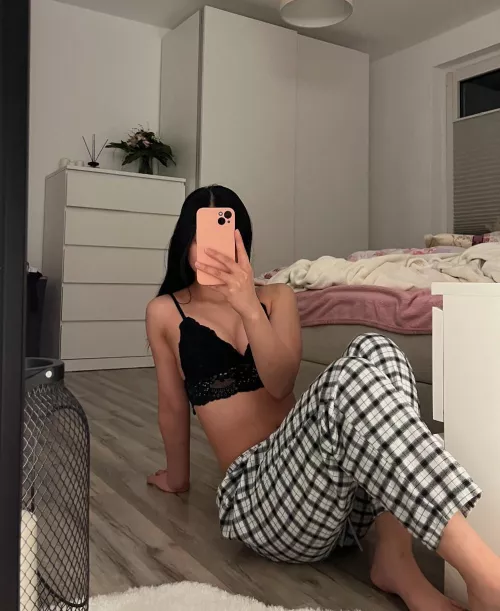 Hope ur weekend goes well ~ but it would be better in bed 🤭