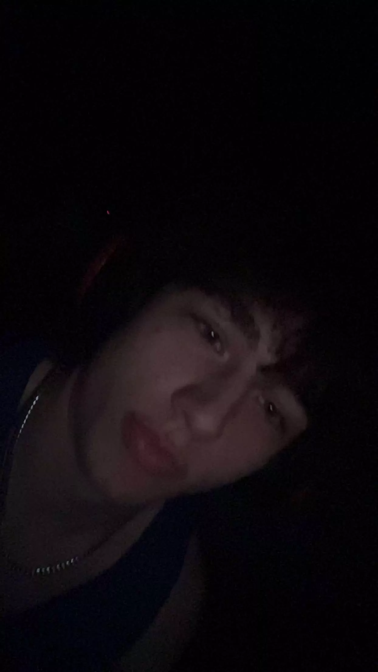 horny fresh 18 year old gym bro hmu if u wanna see more ;) 💵