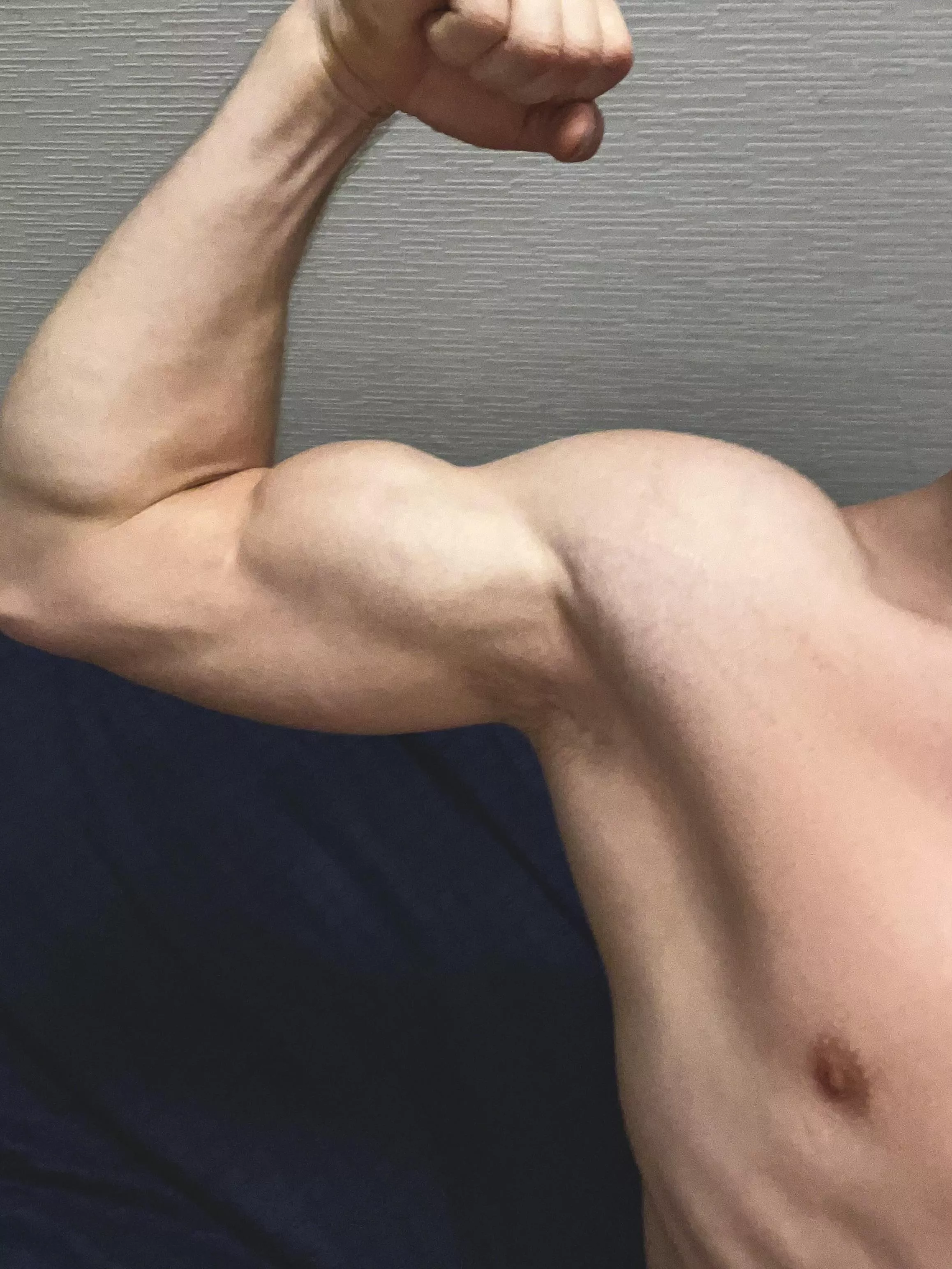 I bet you would love to sniff my pits, Don't you? ;)