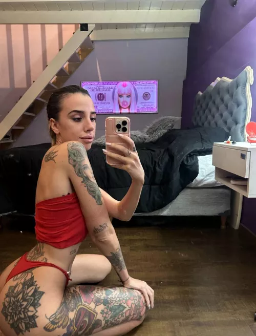 I love so much red, fits well with some smacks