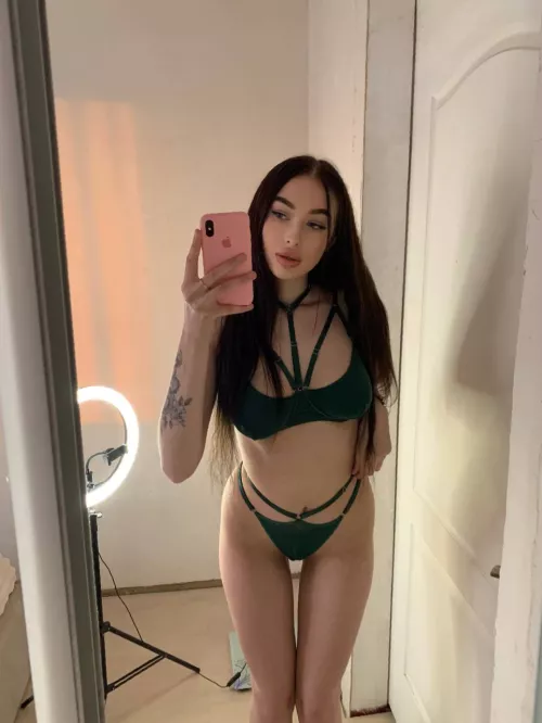 I love taking pictures of myself in the mirror, but this one lacks backlighting