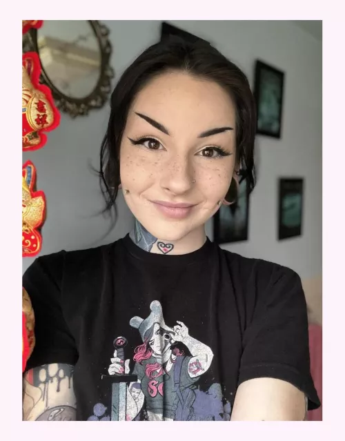 In nesd of a alt girl next door? I’ll be live in about an hour!