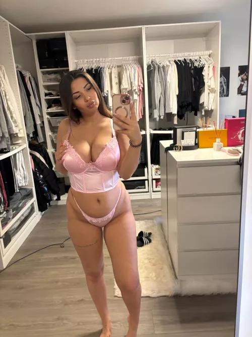 Is it weird that I make these pictures while my parents are in the next room? (F19)