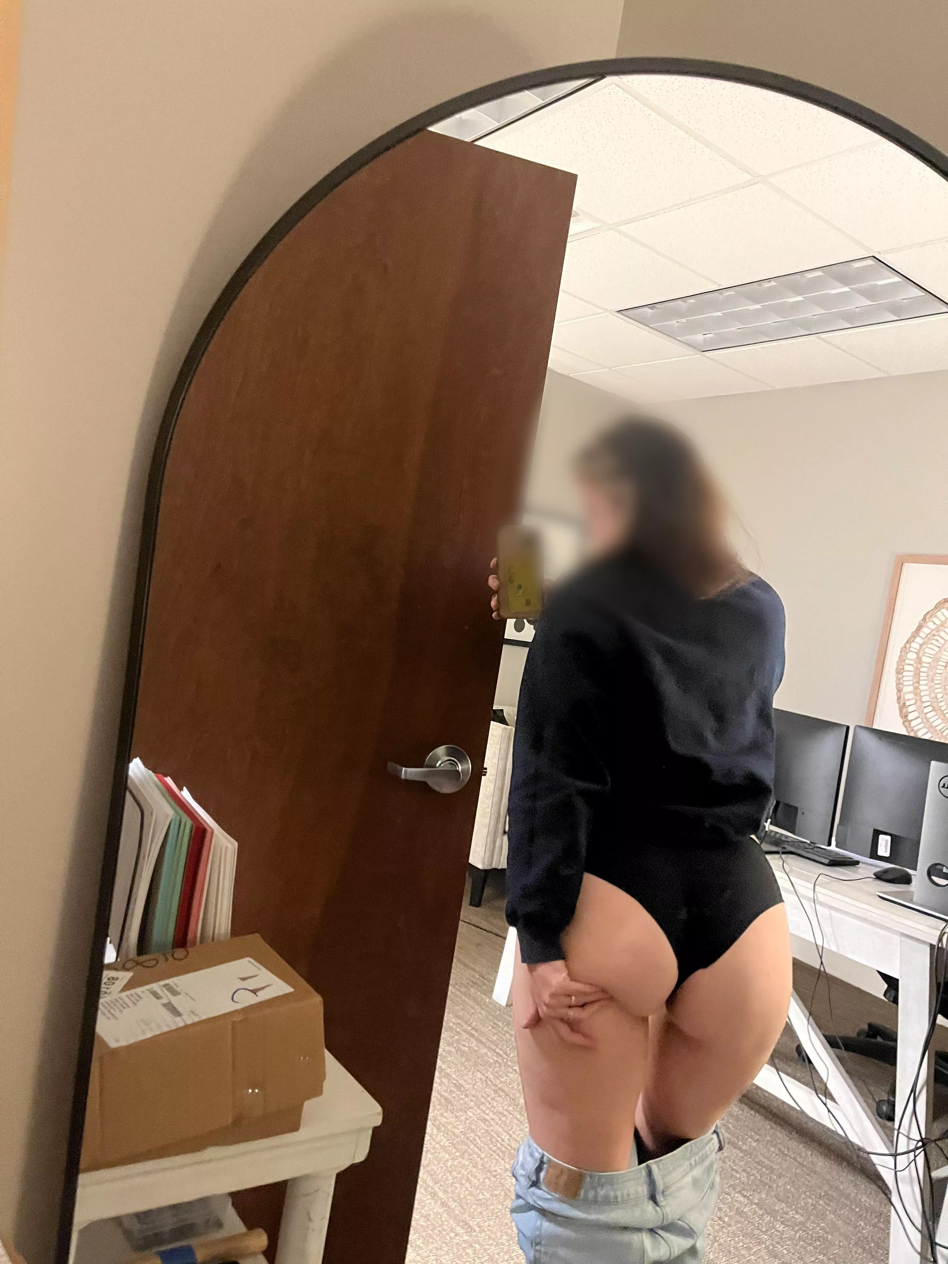 Momma forgot to close the office door 😉