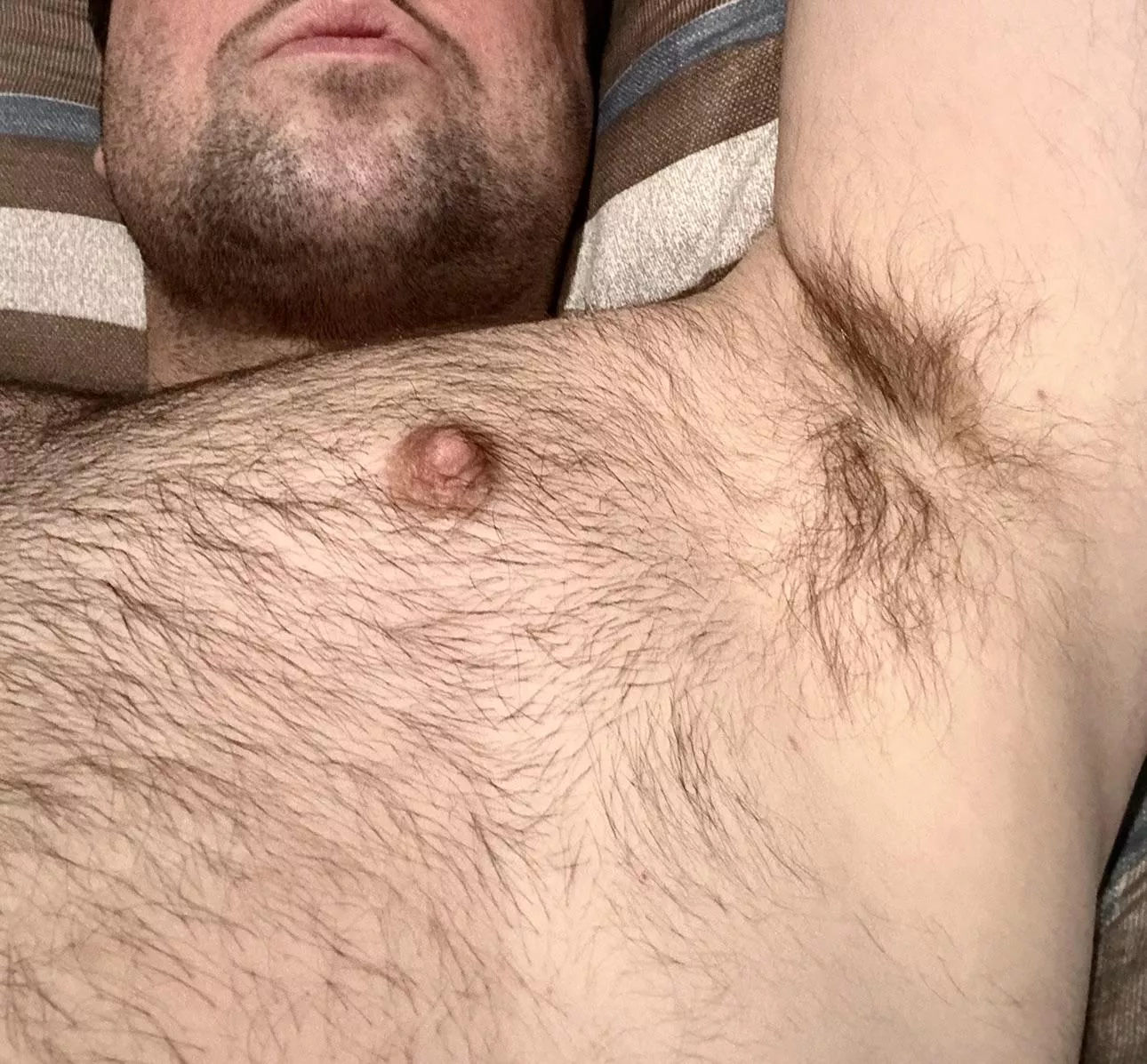 My armpit smells so good right now 🤤