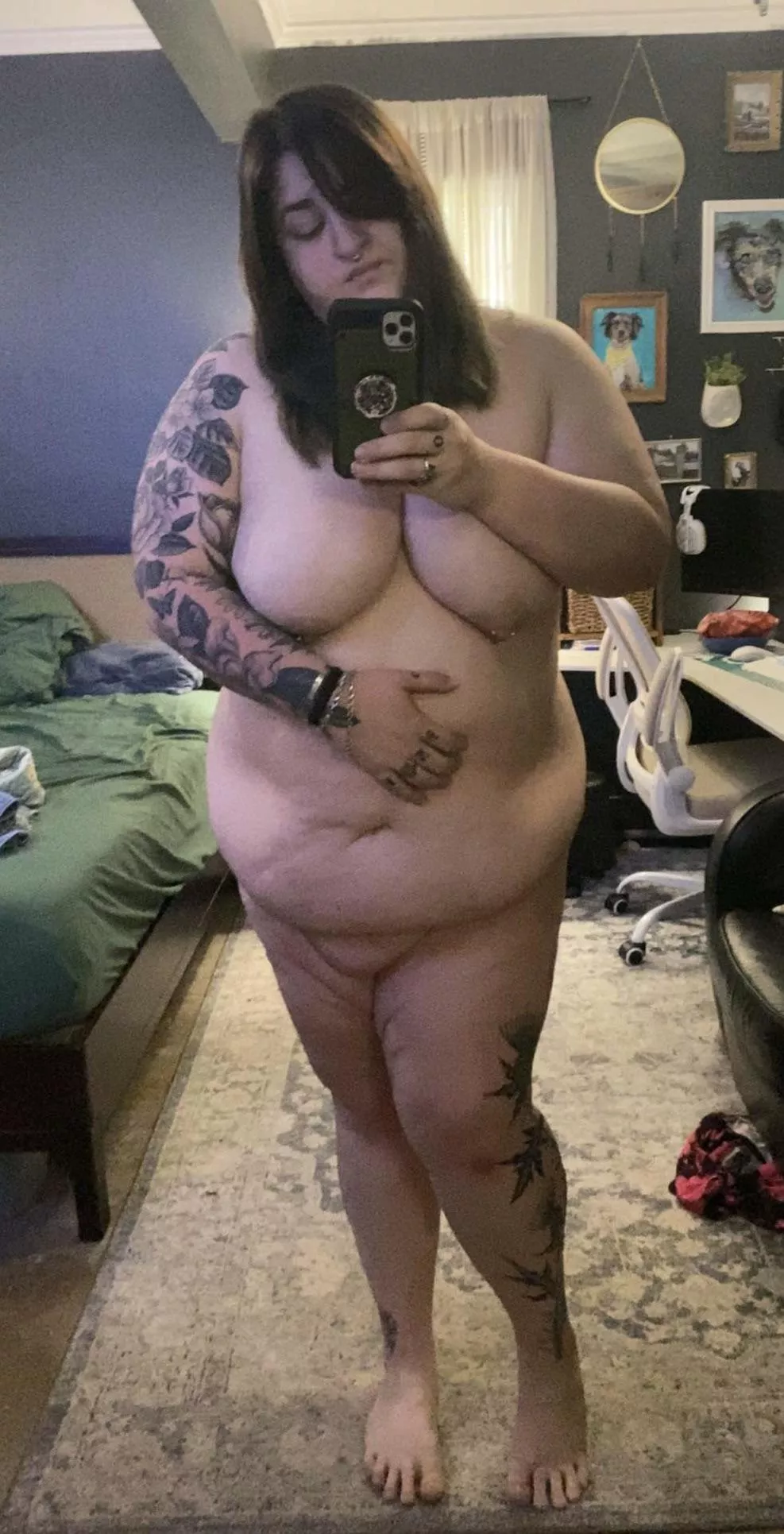 My first full nude and I’m feeling good about it ☺️