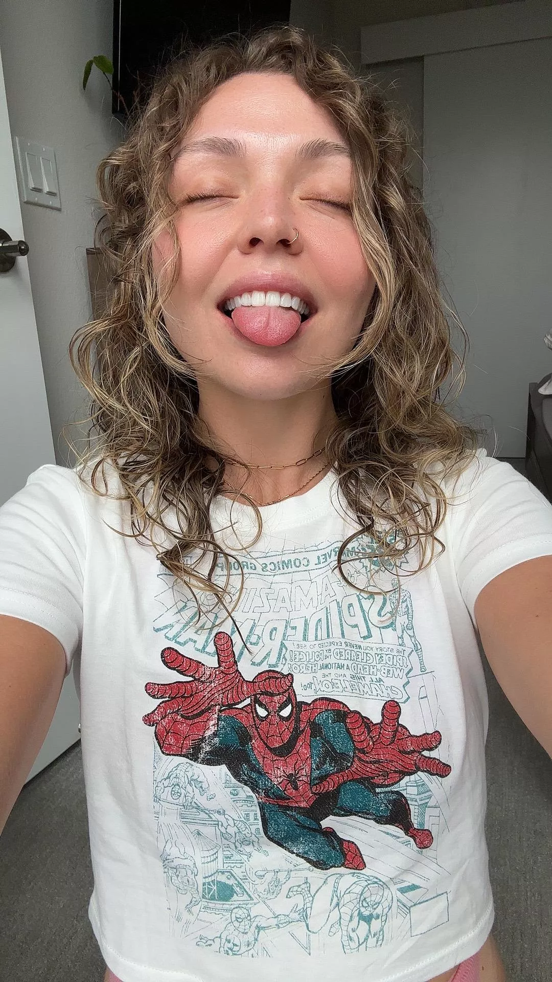 my spidey sense are telling me nerdy girls give better head [F]