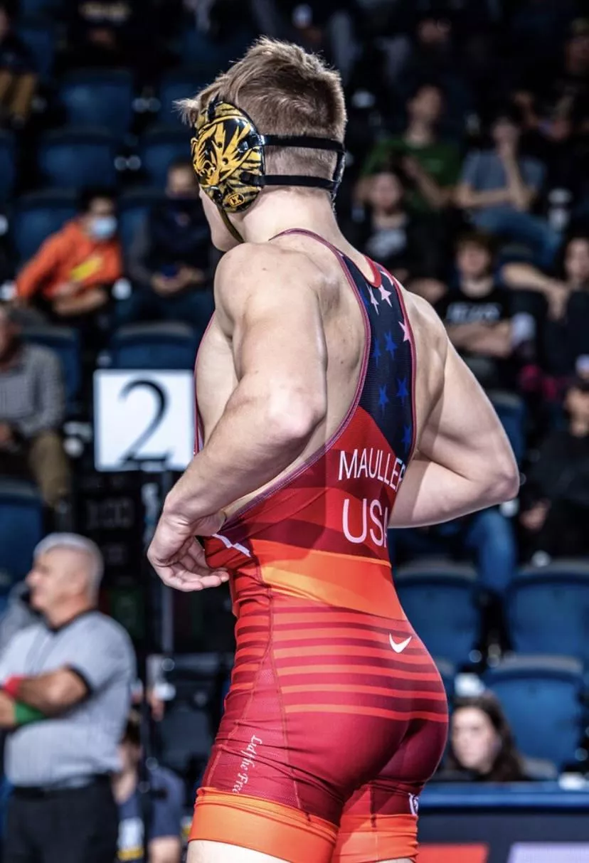 nike swoosh placed well