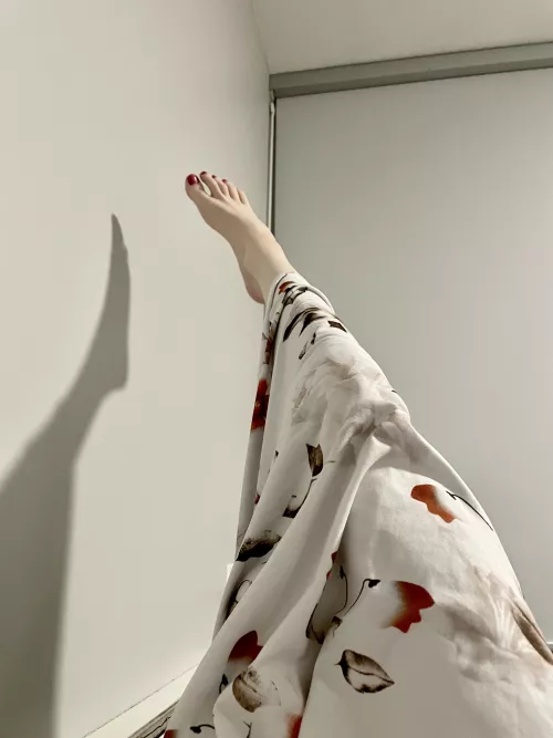 Old pic. My toes look so sweet here, like some exquisite dessert