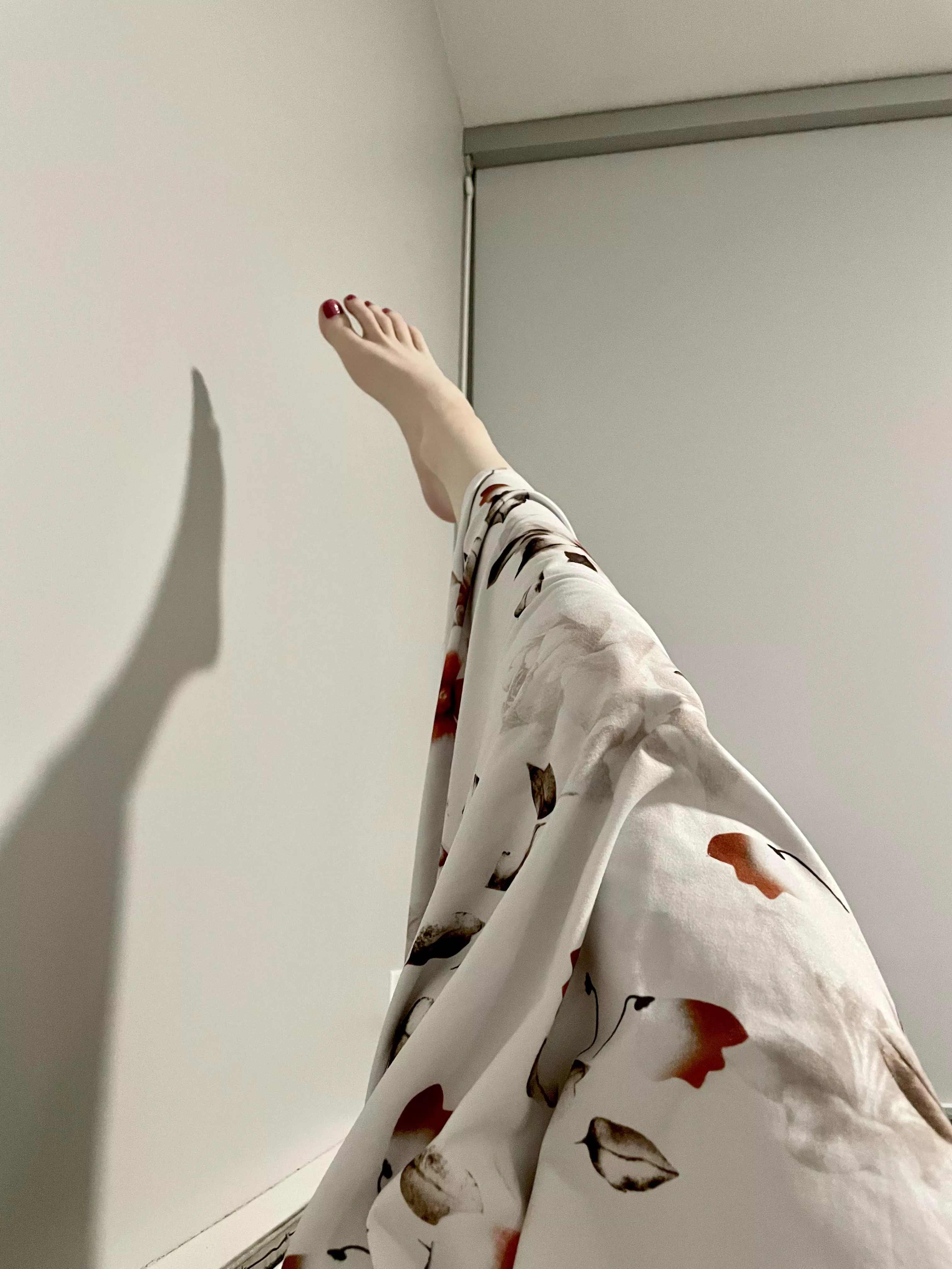 Old pic. My toes look so sweet here, like some exquisite dessert