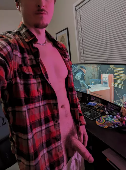 So hard to unwinde after work. 🤷🍆