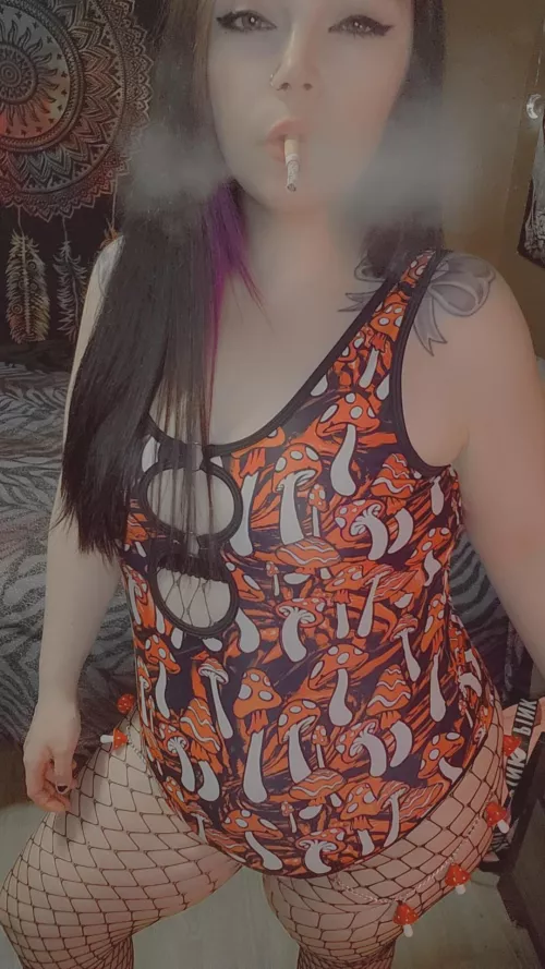 That last longgg drag of a ciggg 🖤🚬