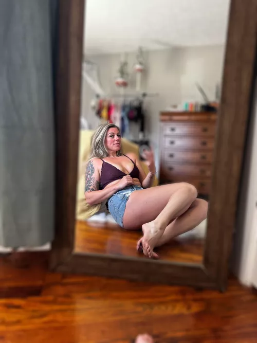 The best kind of girl next door 😘