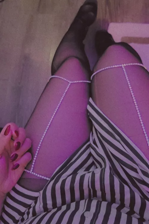 Thick thighs and pantyhose 🖤