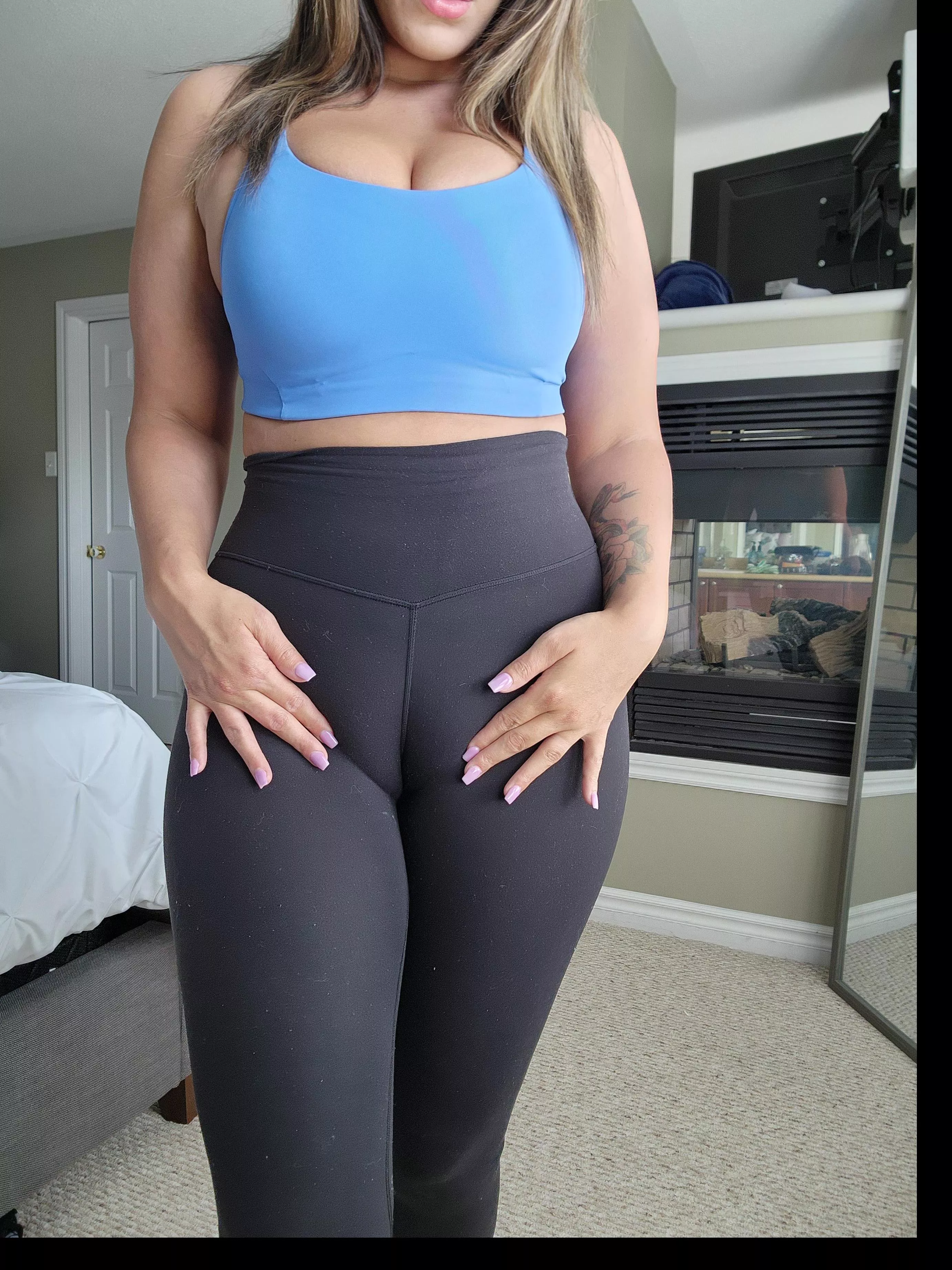 this is why this teacher gets laid by the dads in the neighborhood