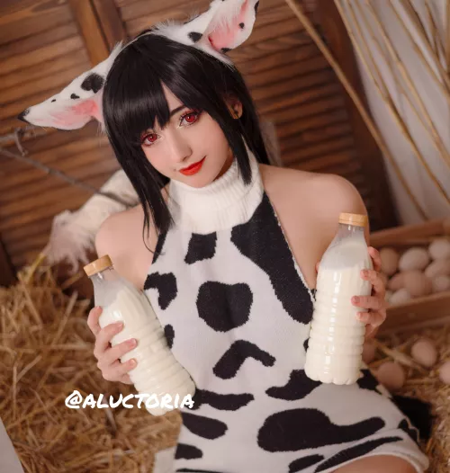 Tifa cow cosplay by Aluctoria